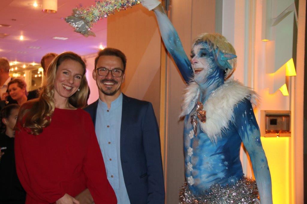 Gäste beim Empfang der Benefiz-Gala 2023 im Haus Schwärzetal