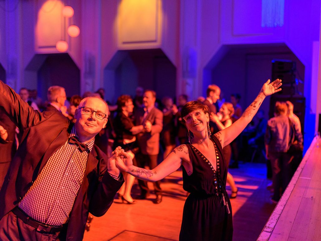 Tanzendes Paar beim 22. brillenball 2017 in Eberswalde