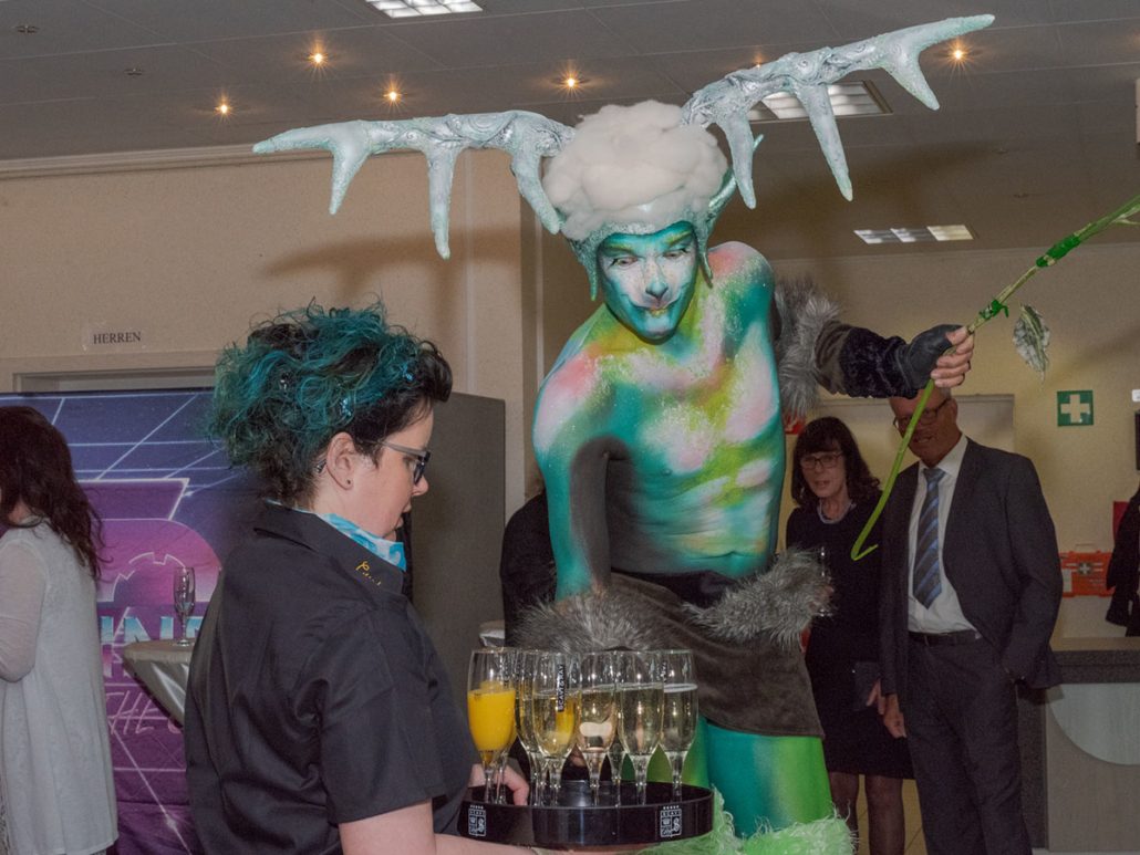 Sektempfang mit Bodypainting-Figur beim 23. brillenball 2018 von hoffmann und brillen