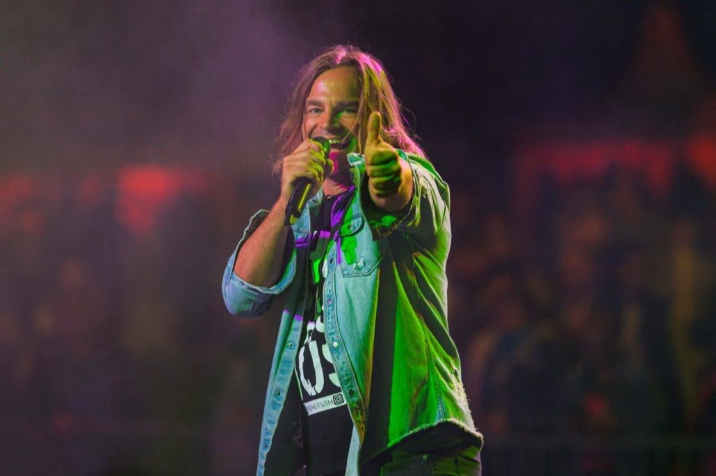 Sänger von Münchener Freiheit beim brillenball OpenAir 2020 von hoffmann und brillen