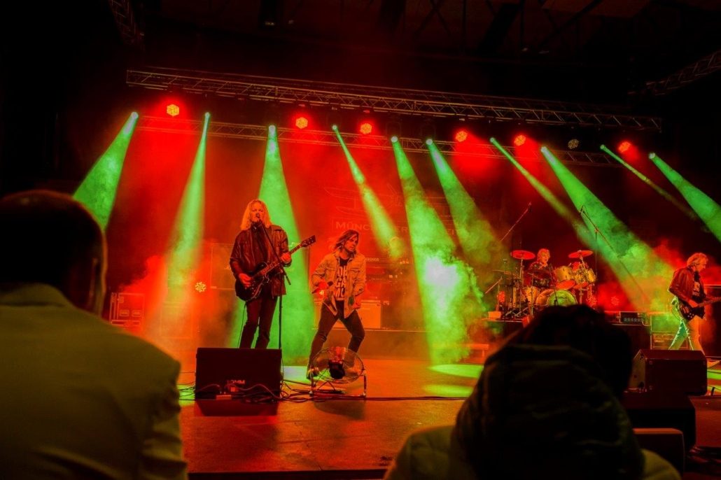 Münchener Freiheit vor dem Publikum beim brillenball OpenAir 2020