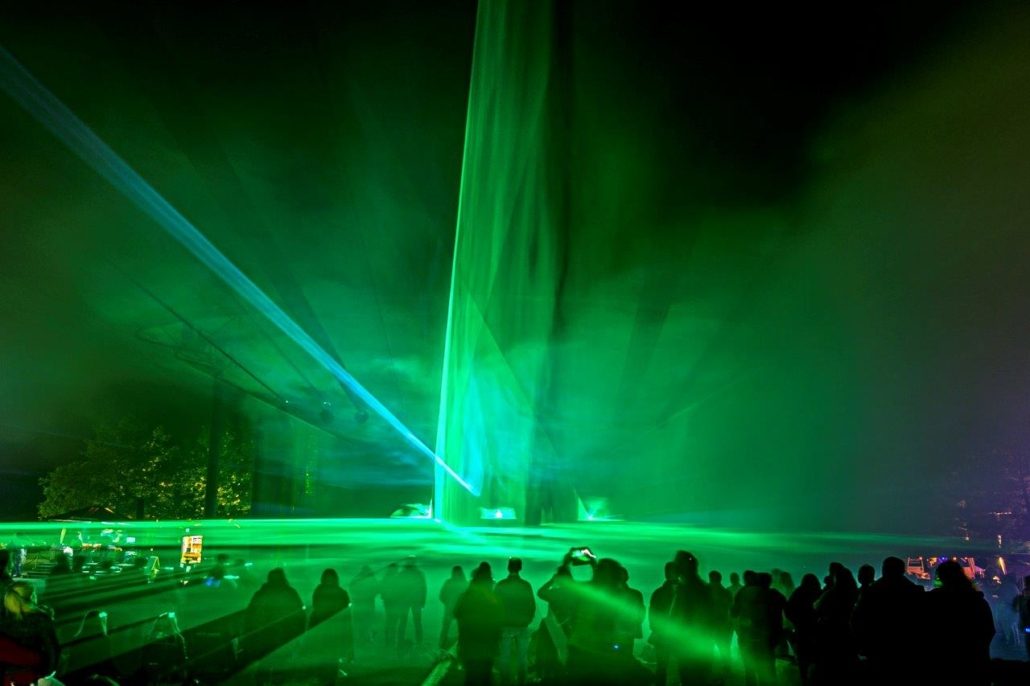 Grüner Laser über dem Publikum beim brillenball OpenAir 2020 in Eberswalde