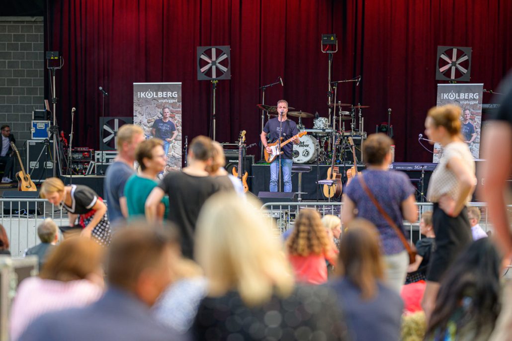 Publikum vor der Bühne beim brillenball OpenAir 2021