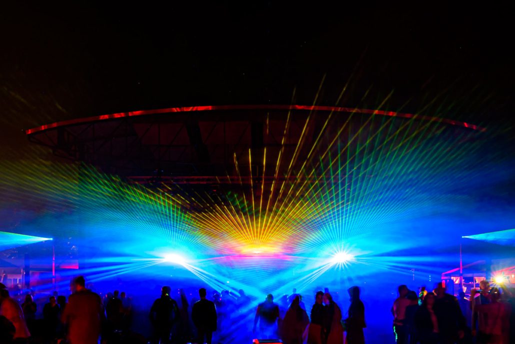 Lasershow über der Bühne beim brillenball OpenAir 2021