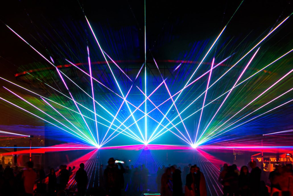 Lasershow zum Abschluss des brillenball OpenAir 2021 von hoffmann und brillen