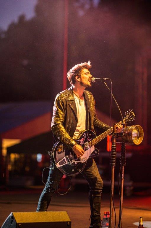 Auftritt am Mikrofon beim brillenball OpenAir 2022 von hoffmann und brillen