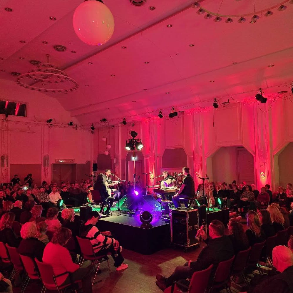 Blick in den Saal des Haus Schwärzetal während des Songwriter-Circle am 15. März 2025