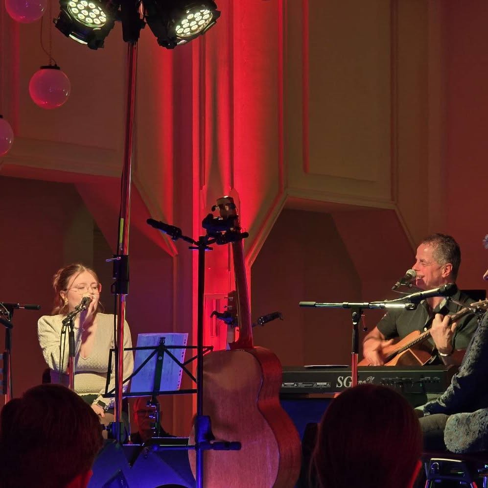 Zwei Musiker im Duett beim Songwriter-Circle im Haus Schwärzetal
