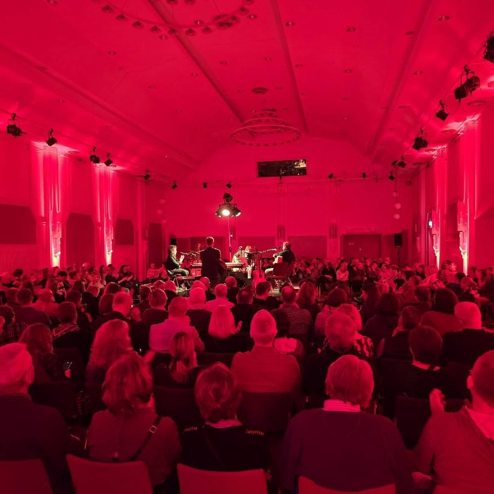 Publikum im Saal des Haus Schwärzetal beim Songwriter-Circle am 15. März 2025